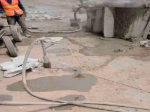 容县水泥混凝土路面板底注浆技术 路面脱空注浆整治方案